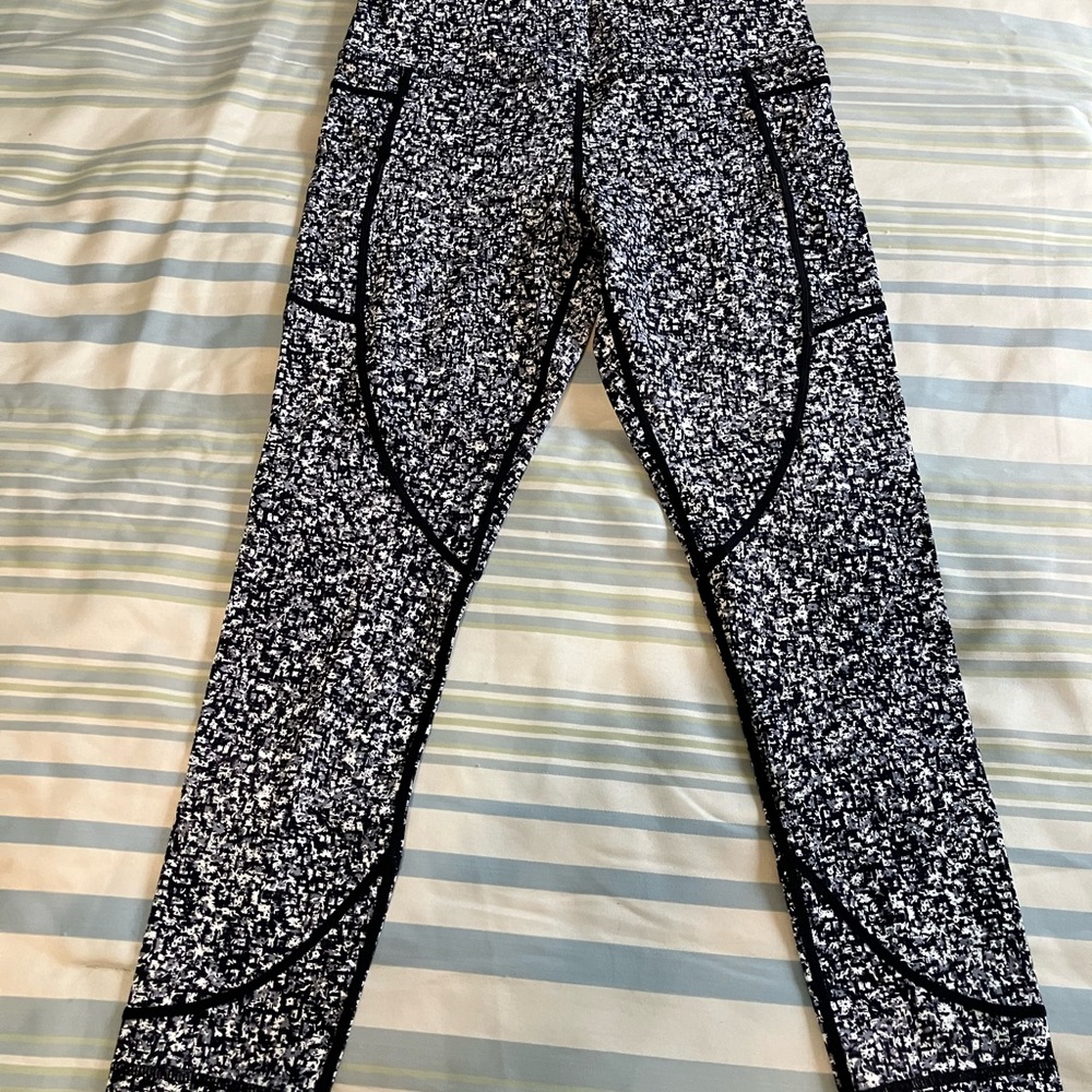 Zyia Black Mosaic Pocket Soft n Snug mid-rise 7/8 24” size 6-8